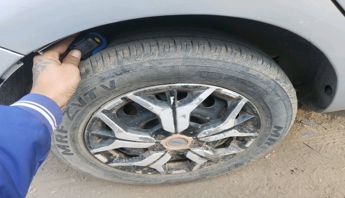 2013 Hyundai i20 MAGNA (O) 1.4 CRDI, Diesel, Manual, 1,07,390 km, tyre