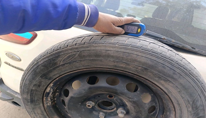 2014 Ford Ecosport AMBIENTE 1.5L DIESEL, Diesel, Manual, 1,17,059 km, tyre