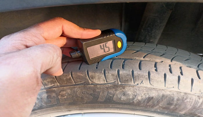 2016 Renault Kwid RXL, Petrol, Manual, 62,422 km, tyre