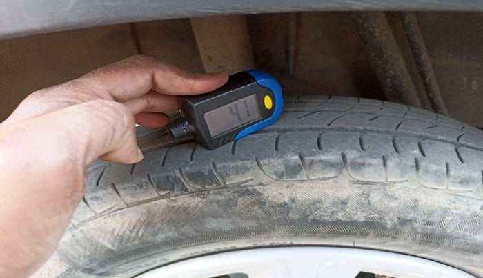 2016 Renault Kwid RXL, Petrol, Manual, 62,422 km, tyre