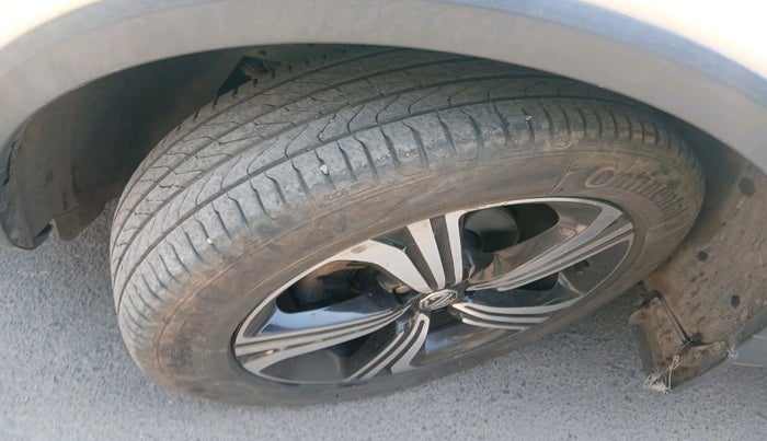 2022 MG ASTOR SAVVY 1.5 CVT S RED, Petrol, Automatic, 30,460 km, tyre