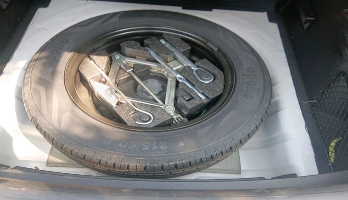 2022 MG ASTOR SAVVY 1.5 CVT S RED, Petrol, Automatic, 30,460 km, tyre