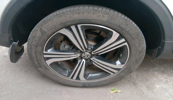 2022 MG ASTOR SAVVY 1.5 CVT S RED, Petrol, Automatic, 30,460 km, tyre