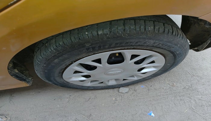 2017 Ford New Figo BASE 1.2 PETROL, Petrol, Manual, 96,747 km, tyre