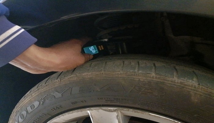 2017 Volkswagen Vento HIGHLINE PETROL AT, Petrol, Automatic, 48,977 km, tyre