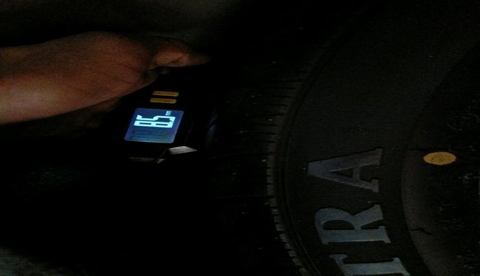 2017 Volkswagen Vento HIGHLINE PETROL AT, Petrol, Automatic, 48,977 km, tyre