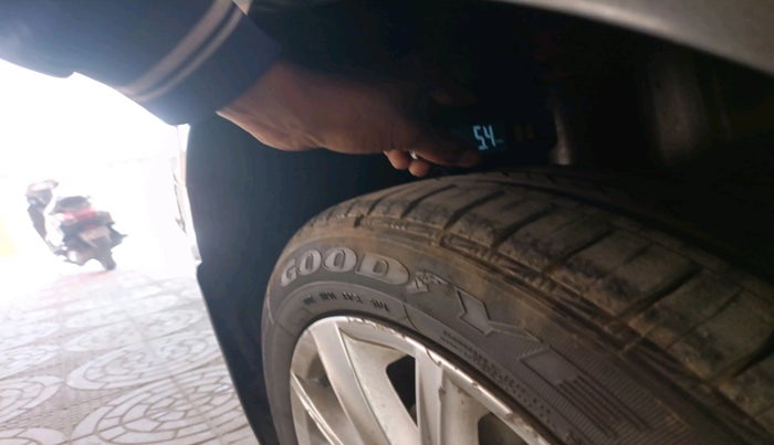 2017 Volkswagen Vento HIGHLINE PETROL AT, Petrol, Automatic, 48,977 km, tyre