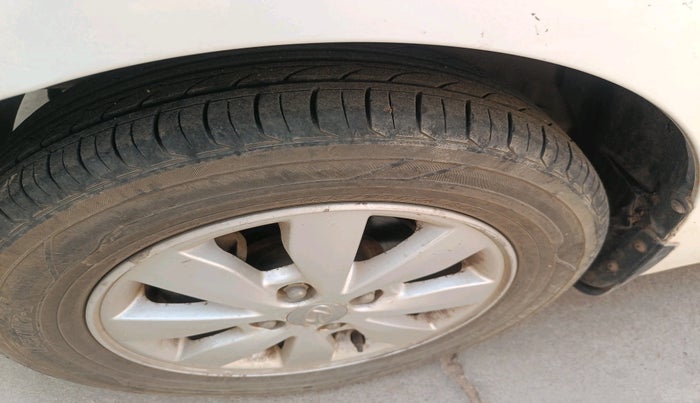 2015 Hyundai Xcent S (O) 1.2, Petrol, Manual, 1,67,168 km, tyre