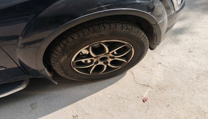 2016 Mahindra XUV500 W10 1.99, Diesel, Manual, 1,01,197 km, tyre