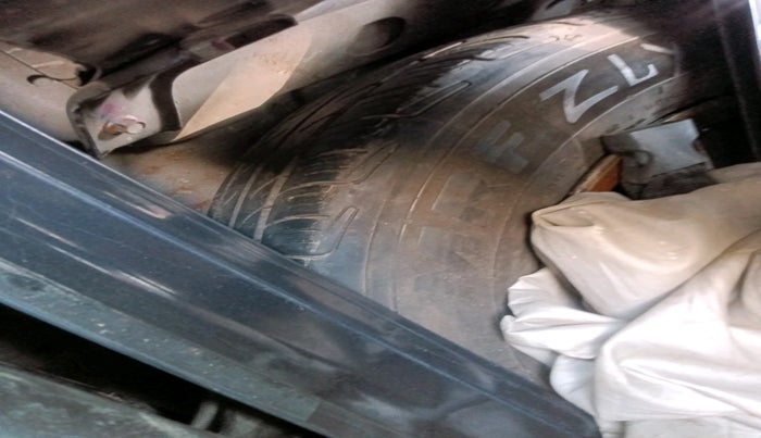 2015 Maruti Wagon R 1.0 LXI CNG, Petrol, Manual, 1,20,476 km, tyre