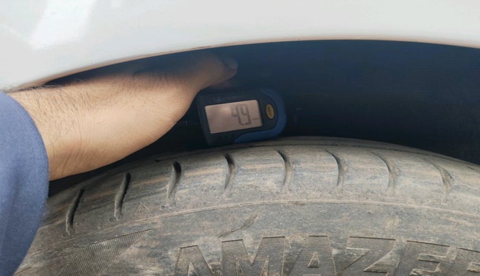 2015 Hyundai Xcent BASE 1.1, Diesel, Manual, 1,26,150 km, tyre