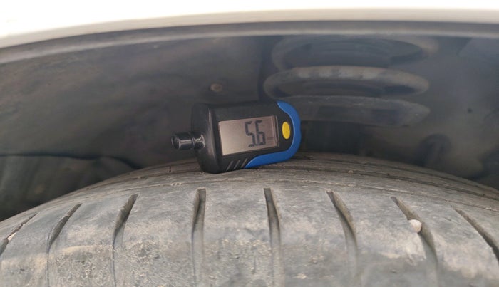 2012 Volkswagen Jetta COMFORTLINE TDI, Diesel, Manual, 1,60,650 km, tyre