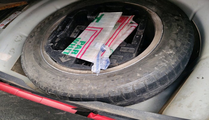 2012 Volkswagen Jetta COMFORTLINE TDI, Diesel, Manual, 1,60,650 km, tyre