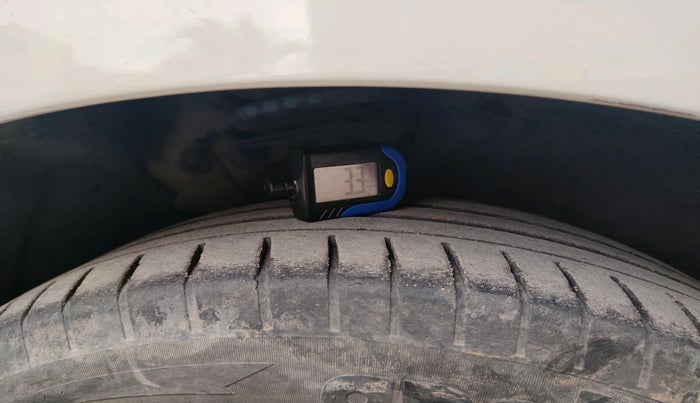 2012 Volkswagen Jetta COMFORTLINE TDI, Diesel, Manual, 1,60,650 km, tyre