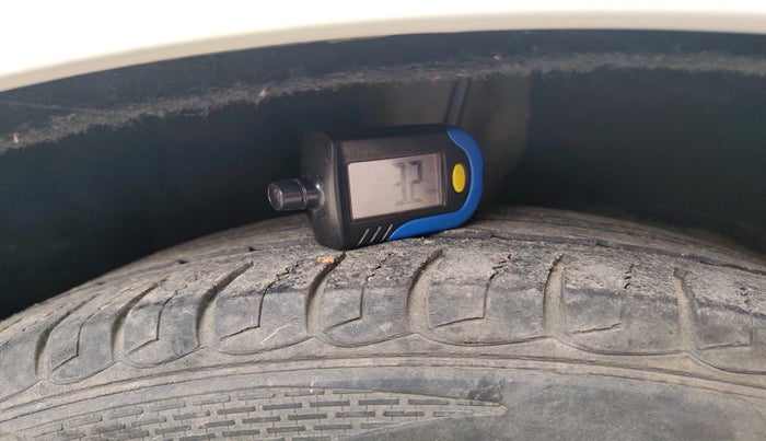 2012 Volkswagen Jetta COMFORTLINE TDI, Diesel, Manual, 1,60,650 km, tyre