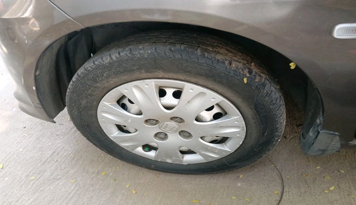 2013 Honda Brio EX MT, Petrol, Manual, 1,52,507 km, tyre