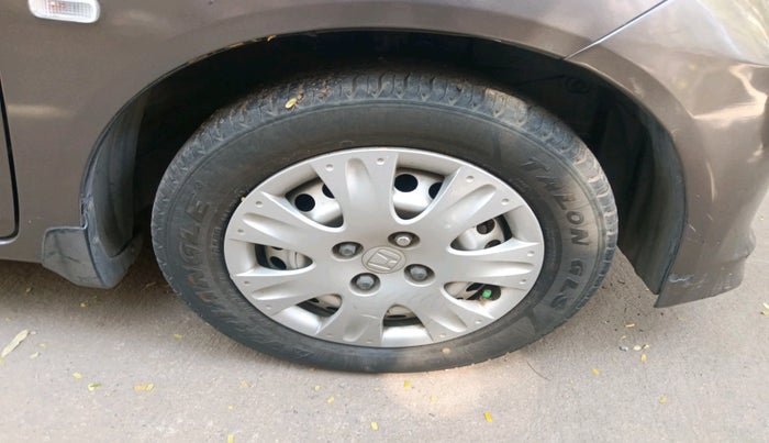 2013 Honda Brio EX MT, Petrol, Manual, 1,52,507 km, tyre