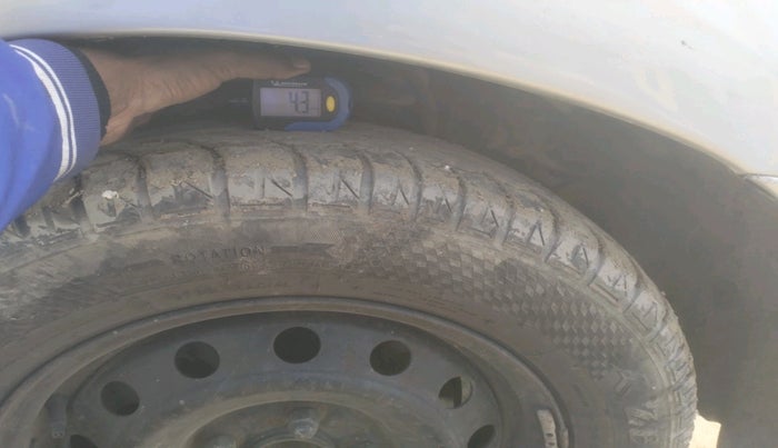 2011 Toyota Innova 2.5 G2 8STR, Diesel, Manual, 1,90,000 km, tyre