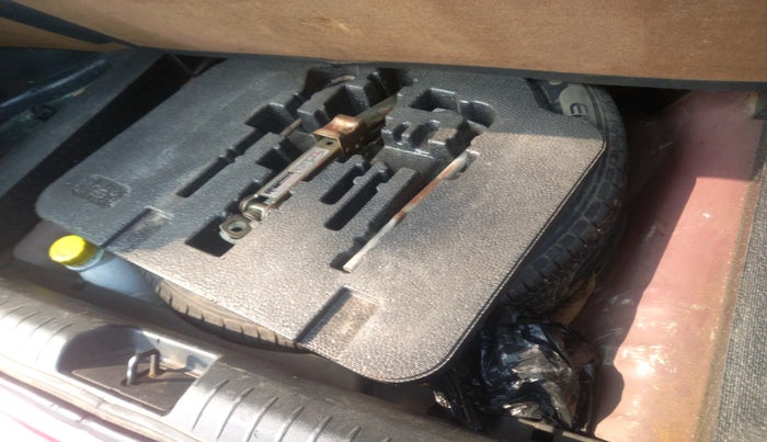 2011 Honda Civic 1.8L I-VTEC V AT, Petrol, Automatic, 1,01,449 km, tyre