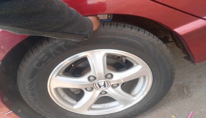 2011 Honda Civic 1.8L I-VTEC V AT, Petrol, Automatic, 1,01,449 km, tyre