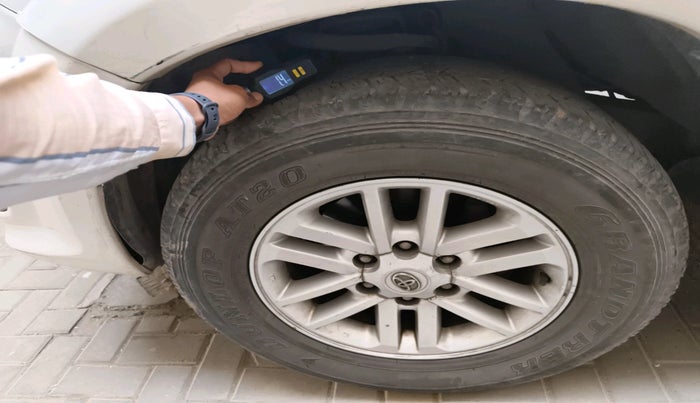 2014 Toyota Fortuner 3.0 4X2 MT, Diesel, Manual, 98,641 km, tyre