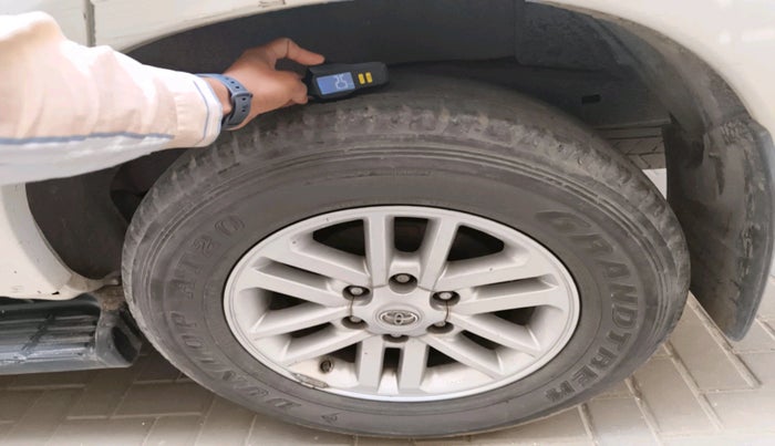 2014 Toyota Fortuner 3.0 4X2 MT, Diesel, Manual, 98,641 km, tyre