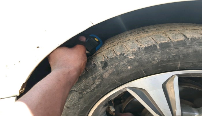 2015 Hyundai Verna FLUIDIC 1.6 CRDI SX, Diesel, Manual, 1,30,166 km, tyre