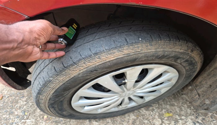 2011 Maruti Swift VXI ABS, Petrol, Manual, 99,415 km, tyre