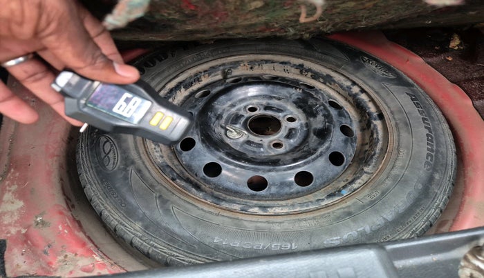 2011 Maruti Swift VXI ABS, Petrol, Manual, 99,415 km, tyre