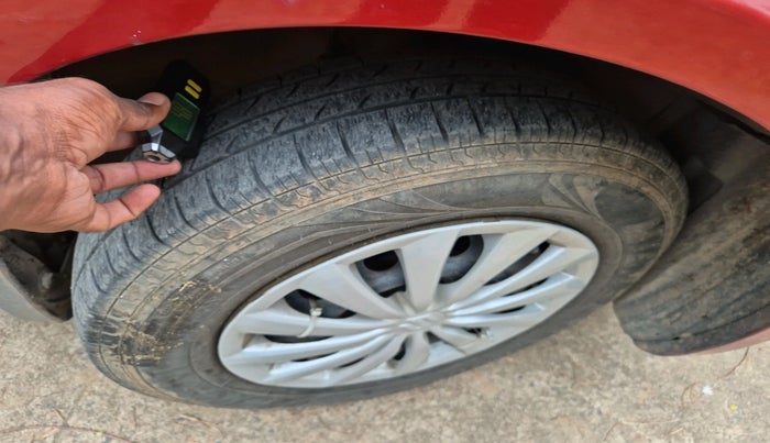 2011 Maruti Swift VXI ABS, Petrol, Manual, 99,415 km, tyre