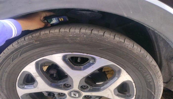 2017 Renault Captur RXT DIESEL DUAL TONE, Diesel, Manual, 1,00,658 km, tyre