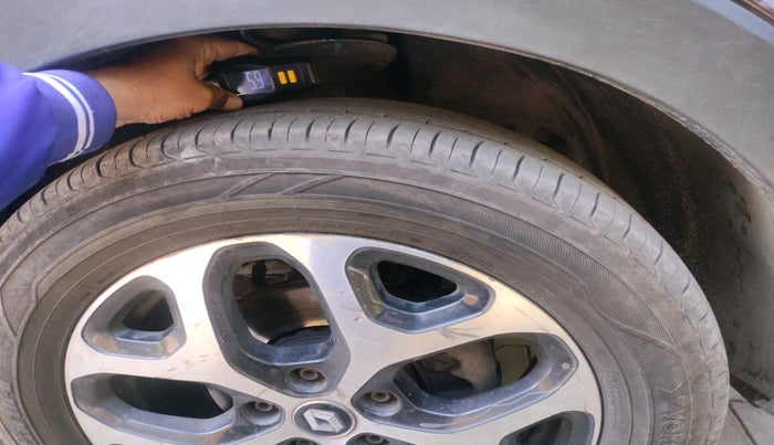 2017 Renault Captur RXT DIESEL DUAL TONE, Diesel, Manual, 1,00,658 km, tyre