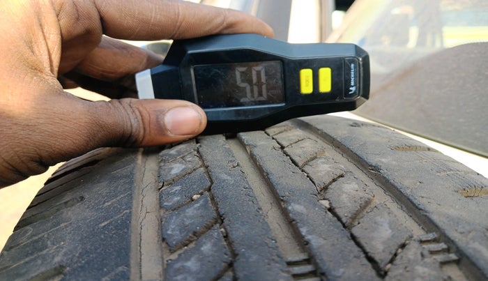 2016 Ford Ecosport AMBIENTE 1.5L DIESEL, Diesel, Manual, 1,22,924 km, tyre