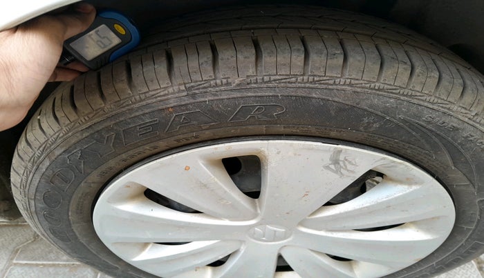 2015 Maruti Ertiga VXI, Petrol, Manual, 37,757 km, tyre