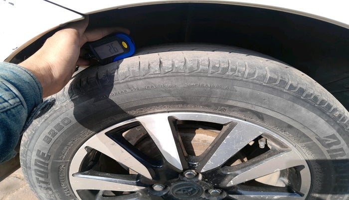 2012 Toyota Etios Liva GD, Diesel, Manual, 1,10,472 km, tyre