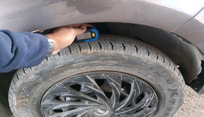 2017 Tata Tiago XM (O) PETROL, Petrol, Manual, 1,14,011 km, tyre