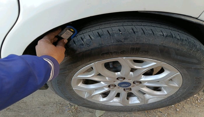 2014 Ford Ecosport TITANIUM 1.5L PETROL AT, Petrol, Automatic, 1,62,027 km, tyre