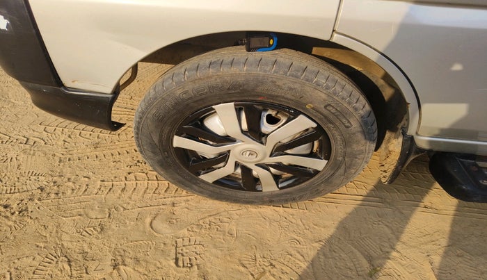 2016 Maruti Eeco 5 STR WITH A/C+HTR, Petrol, Manual, 1,03,389 km, tyre