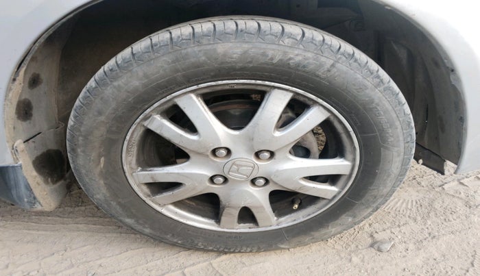 2015 Honda Brio VX AT, Petrol, Automatic, 1,05,768 km, tyre