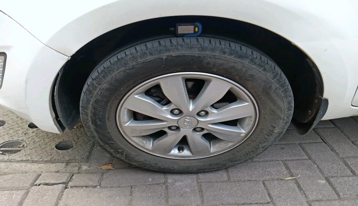 2014 Hyundai i20 ASTA 1.4 CRDI, Diesel, Manual, 65,602 km, tyre