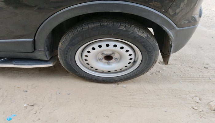 2021 Mahindra XUV300 W8 (O) 1.2 PETROL, Petrol, Manual, 36,279 km, tyre