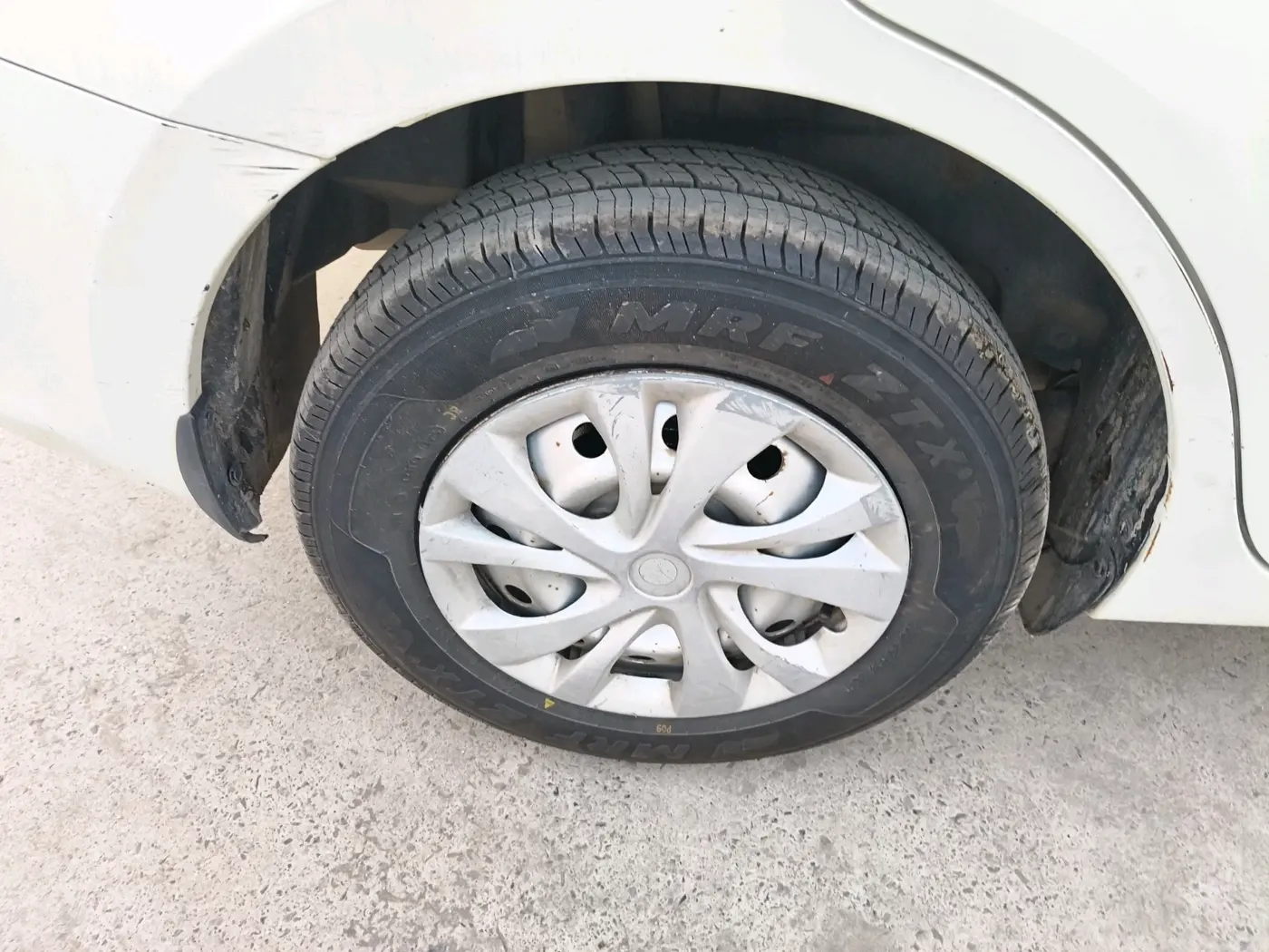 2019 Maruti Dzire LXI, Petrol, Manual, 78,880 km, tyre