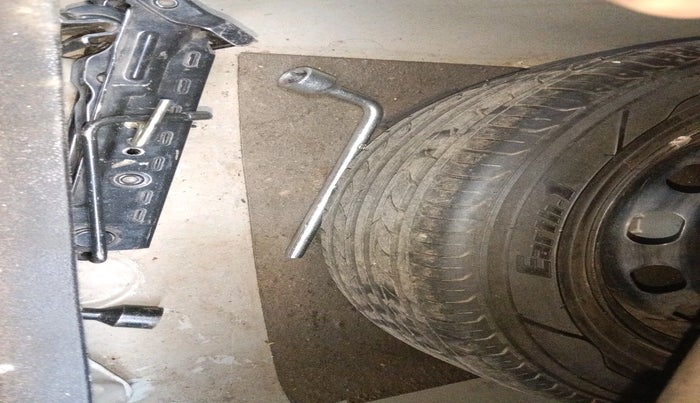 2011 Ford Fiesta ZXI 1.6 PETROL, Petrol, Manual, 79,349 km, tyre