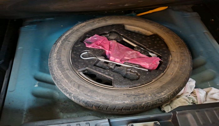 2020 Maruti Vitara Brezza VXI, Petrol, Manual, 72,254 km, tyre