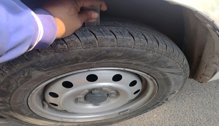 2011 Maruti Swift LXI, Petrol, Manual, 1,66,609 km, tyre