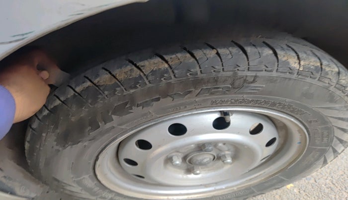 2011 Maruti Swift LXI, Petrol, Manual, 1,66,609 km, tyre