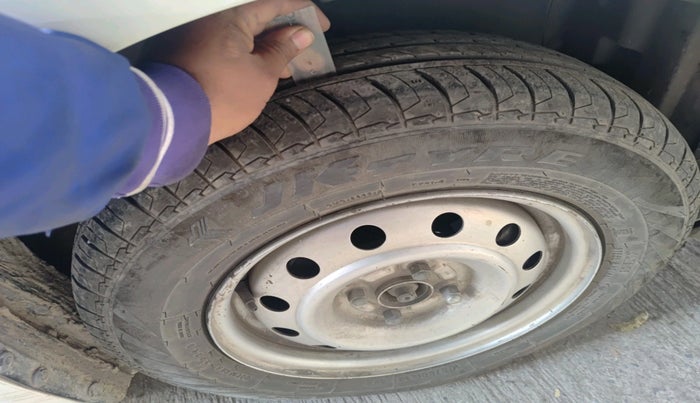 2011 Maruti Swift LXI, Petrol, Manual, 1,66,609 km, tyre