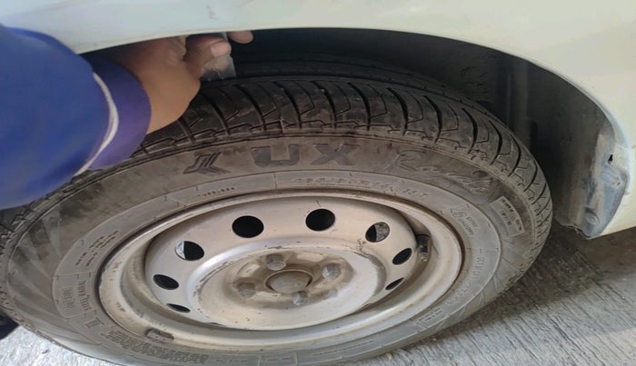 2011 Maruti Swift LXI, Petrol, Manual, 1,66,609 km, tyre