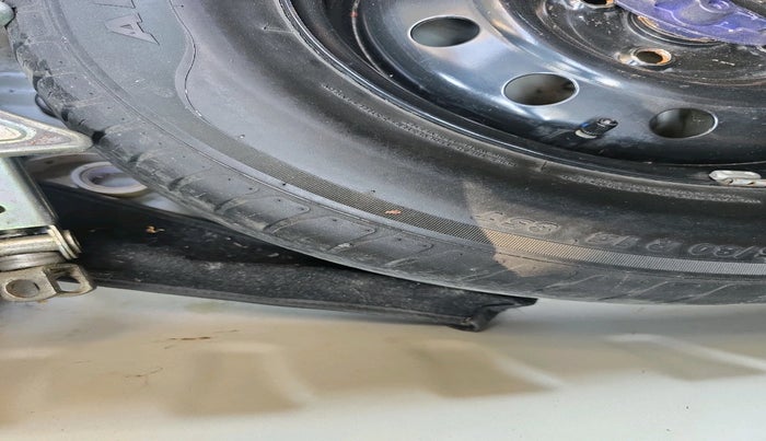 2020 Maruti Dzire VXI, Petrol, Manual, 1,81,232 km, tyre