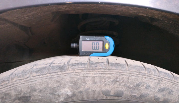 2015 Maruti Swift ZXI, Petrol, Manual, 1,31,952 km, tyre